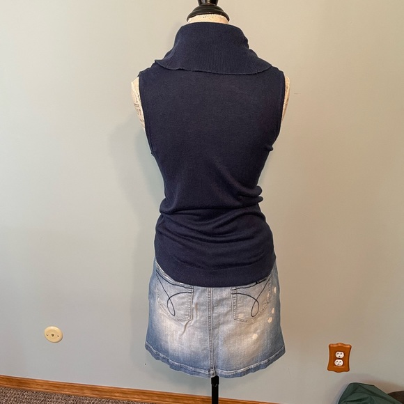 Blue sleeveless sweater cowl/turtle neck - Picture 4 of 5